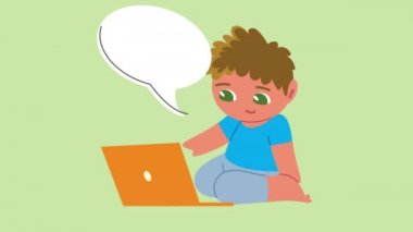 Küçük öğrenci dizüstü bilgisayar kullanıyor.