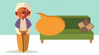 Afro yaşlı kadın ayakta hareketli konuşuyor.