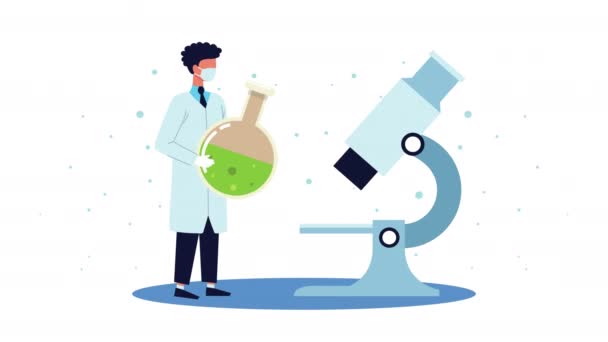顕微鏡とテストフラスコを持つ男性科学者 — ストック動画