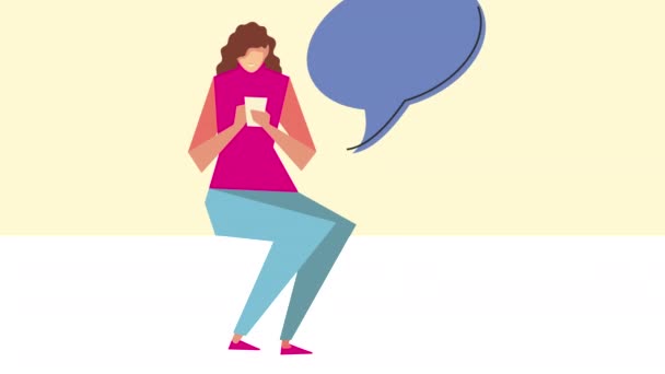 Vrouw gezeten chatten in smartphone sociale media — Stockvideo