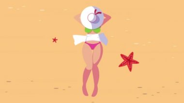 Sahilde bronzlaşan bir kız.