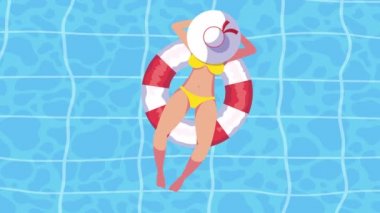 Havuz sahnesinde süzülen kız