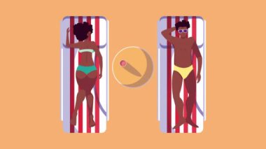 Afro çift kumsalda güneşleniyor.