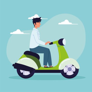 Elektrikli motosikletli adam.