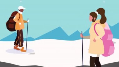 Kar manzaralı genç ve maceracı ırklar arası bir çift.