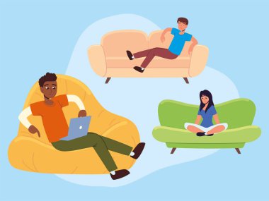 İnsanlar kanepede oturuyor.