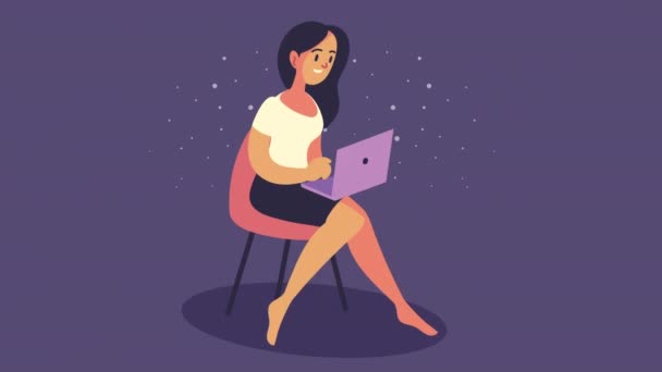 Jovem mulher usando laptop sentado na cadeira — Vídeo de Stock