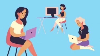 Bilgisayar karakterleri kullanan genç kadınlar