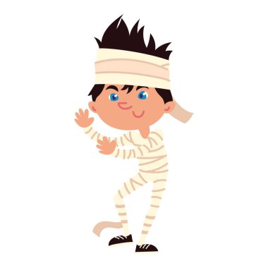 Mumya kostümlü küçük çocuk.