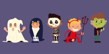 Cadılar Bayramı kostümü giymiş çocuklar.