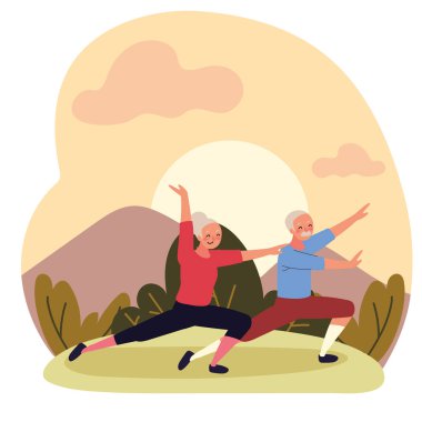 Yaşlı çift dışarıda yoga yapıyor.