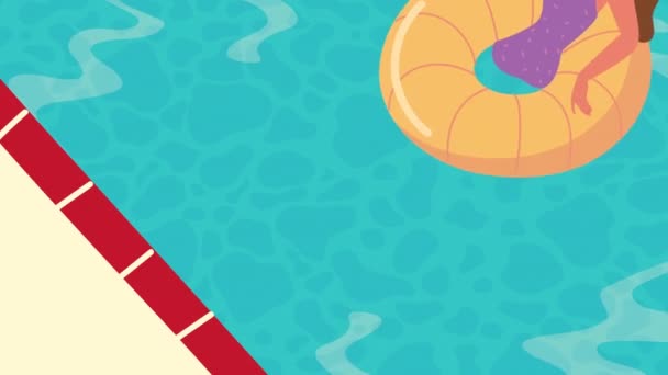 Donna rilassante in galleggiante sulla piscina di animazione — Video Stock