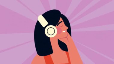 Kulaklık kullanan genç bir kadın.