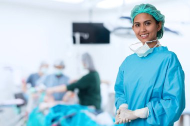 Hintli kadın cerrah.