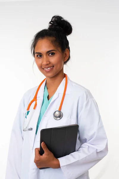 Mujer India Médico Mantenga Tableta Digital — Foto de Stock