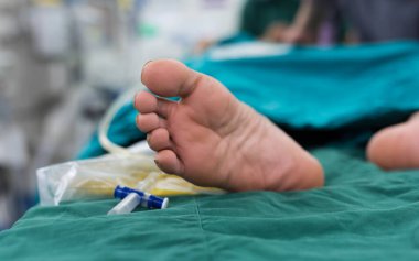  Hasta ameliyata hazırlanıyor.