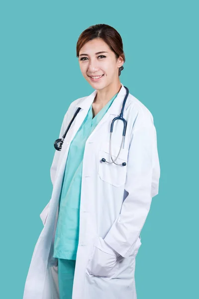Den Asiatiska Unga Kvinnliga Kirurgen — Stockfoto