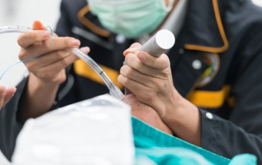 tüp endotrakeal entübasyon