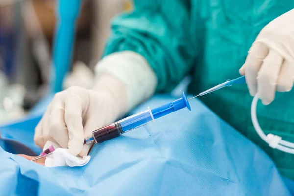 Kılavuz tel iç Karotid damar uygulamak