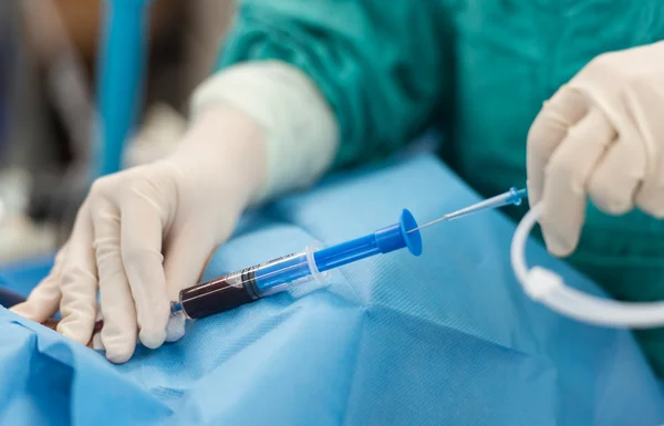 Kılavuz tel iç Karotid damar uygulamak