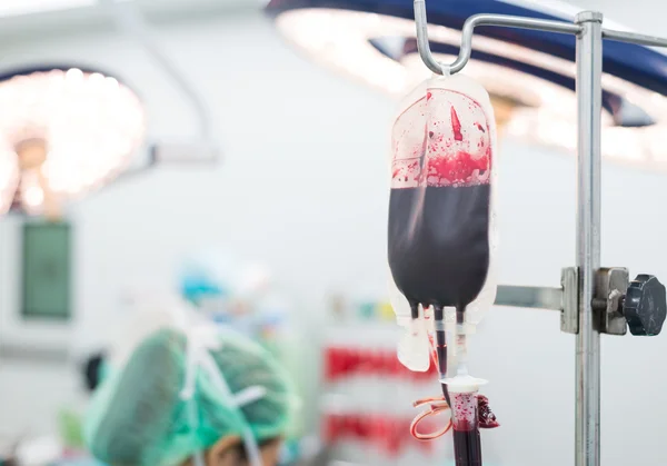Bloed geven tijdens operatie — Stockfoto