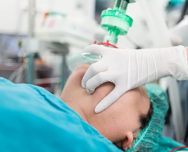 Pre oxygenation chin lift position with holding oxygen mask — Stock Photo, Image