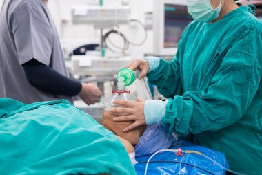 Maske ve indüksiyon genel anestezi için basılı tutun