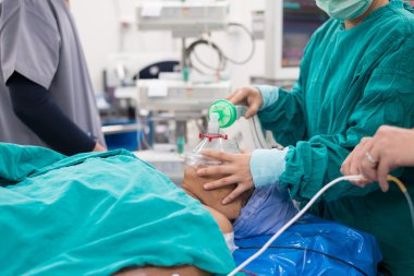 Maske ve indüksiyon genel anestezi için basılı tutun