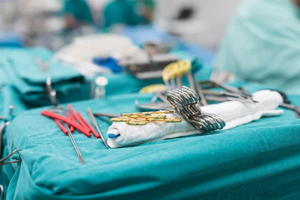 오픈 심장 수술을 위한 외과 기구 — 스톡 사진