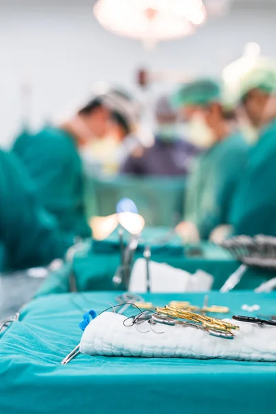 開いた心臓手術のための手術器具 — ストック写真