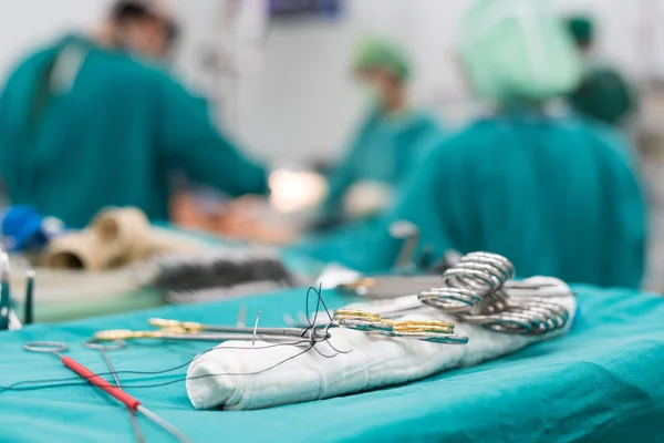 Instrumentos cirúrgicos para cirurgia cardíaca aberta — Fotografia de Stock