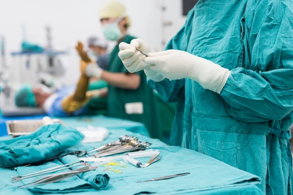 Scrub nurse prepare medical instruments surgery — Stock Photo, Image