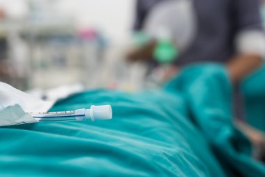 Tüp endotrakeal entübasyon için hazırlamak