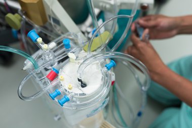 perfusionist kalp akciğer bypass hazırlamak 