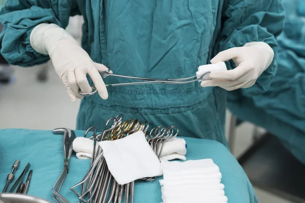 Die chirurgischen Instrumente — Stockfoto