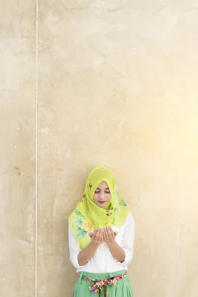 Jovem Mulher Islâmica — Fotografia de Stock