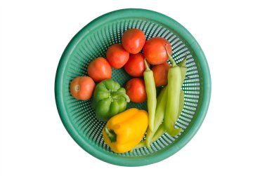 sebze tamato, yeşil biber, tatlı biber sepeti