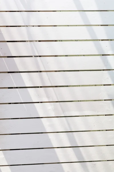 Beyaz ahşap duvar gölge ile