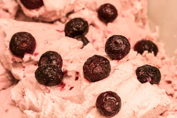 El yapımı çilekli dondurma dondurma dondurulmuş kuru b ile renkli