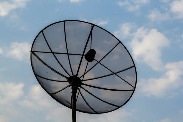 uydu çanak anten houseroof üzerinde