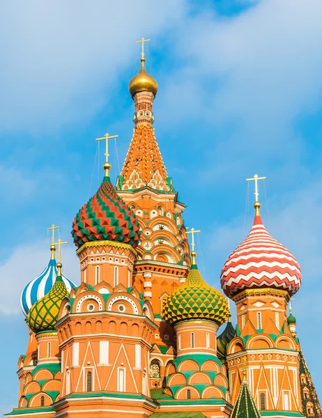 Domes of St. Basil's Cathedral on red square. — Stock Photo, Image