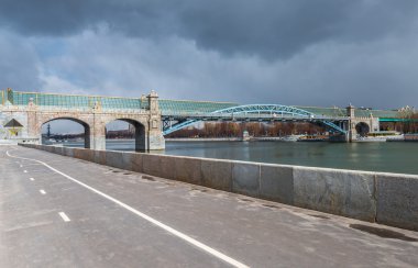 Moskova'da Puşkin (St Andrew) yaya köprüsü.