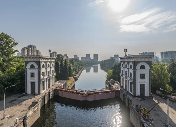 The gateway No. 9 canal. Moscow's Mnevniki. — Stock Photo, Image