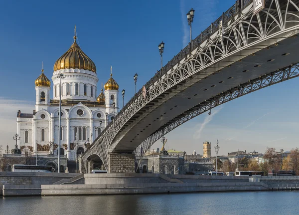 Patriarchal bridge at the Cathedral of Christ the Savior. — Stock Photo, Image
