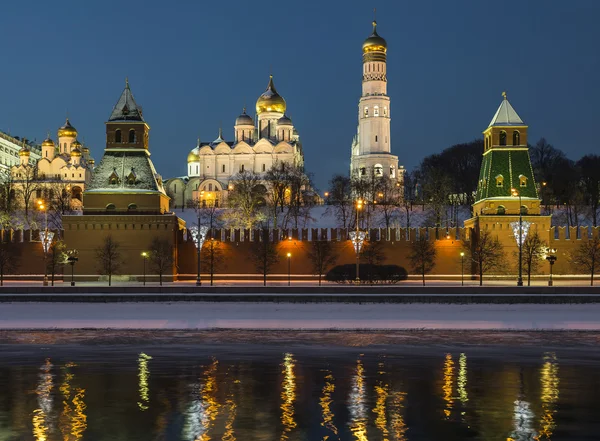 Набережная реки Москвы. Кремль ночью . — стоковое фото
