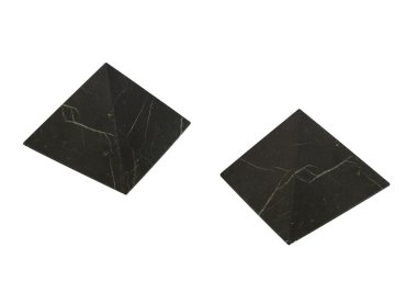 Mineral Shungite piramit.