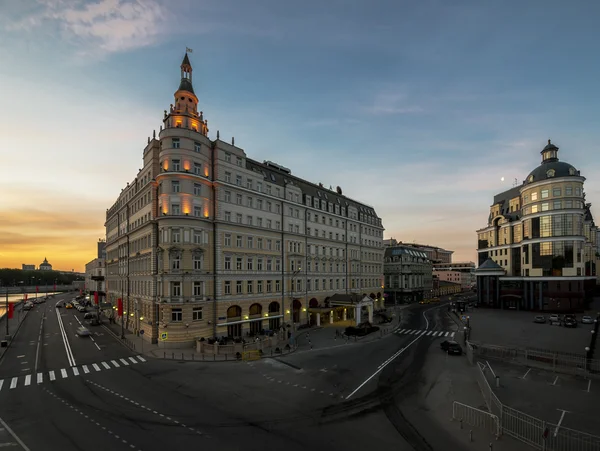 Hotel Baltschug Kempinski w sunrise. — Zdjęcie stockowe