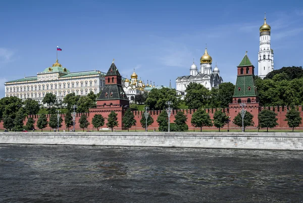 Moskva River embankment. Kremlin. — Stock Photo, Image
