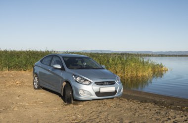 Araba Hyundai Accent.