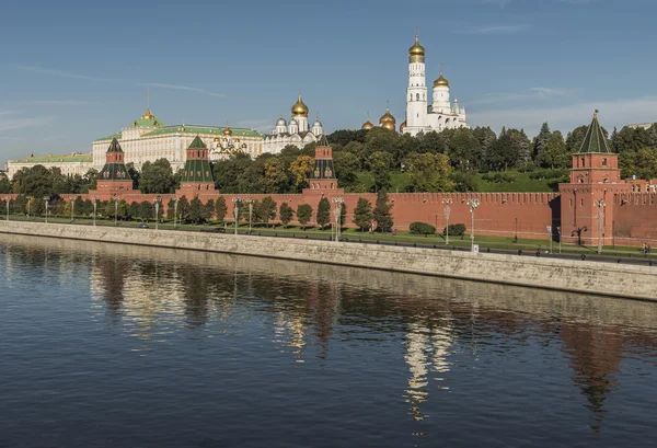 Moskva River embankment. Kremlin. — Stock Photo, Image